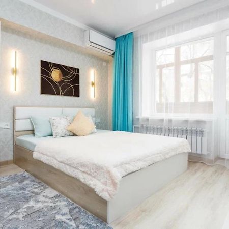 Шикарная Квартира В Золотом Квадрате Almaty Ngoại thất bức ảnh